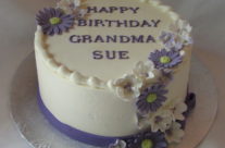 Purple flowers cake