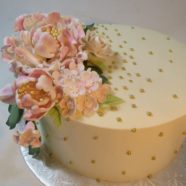 Gold and pink Mother’s day cake