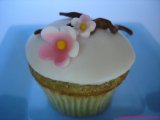 image cherry-blossoms-on-green-tea-cupcake-jpg